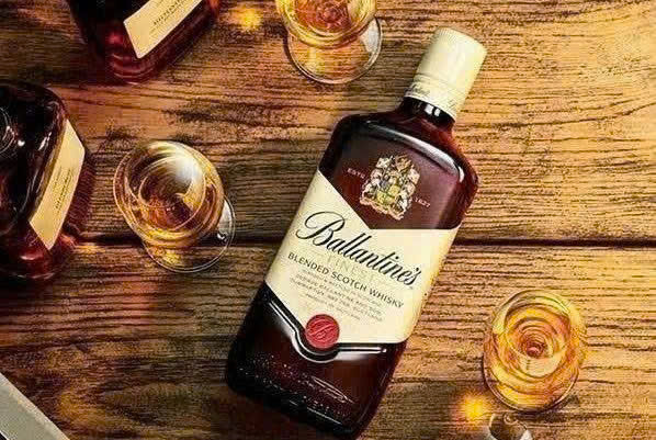 Cach-thuong-thuc-ballantines-finest-70cl-dung-nhat