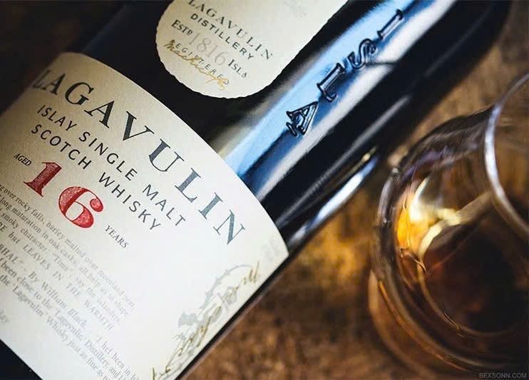 Cach-thuong-thuc-lagavulin-16-700-ml