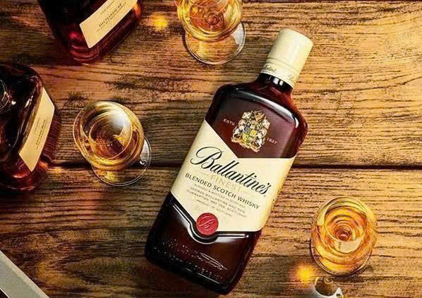 Cach-thuong-thuc-ruou-ballantines-finest-70cl-dung-dieu