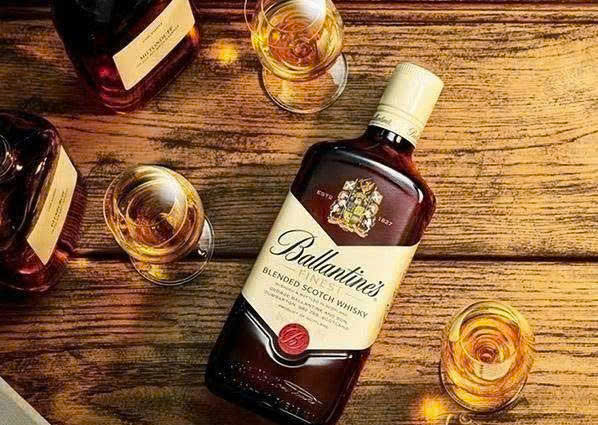 Cach-thuong-thuc-ruou-ballantines-finest-dung-dieu-nhat