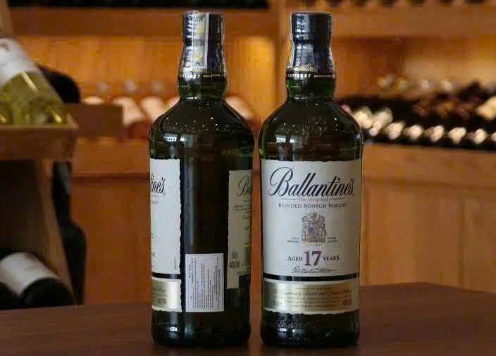 Chai-Ballantines-17-YO-gia-re