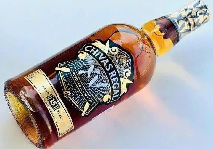 Chai-Chivas-15-YO-mau-moi