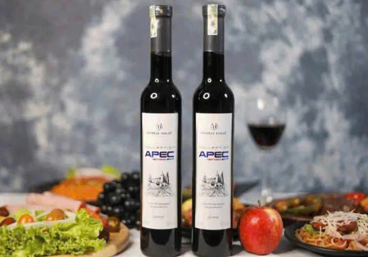 Chateau-Dalat-Apec-375ml-voi-mon-an-la-thit-do