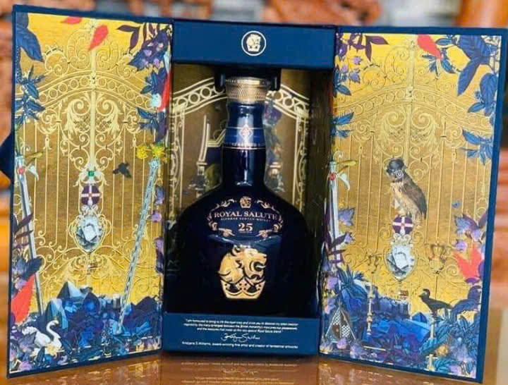 Chivas-25-mo-hop-qua-moi