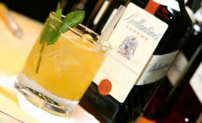 Chuan-vi-voi-ballantines-finest-3-lit