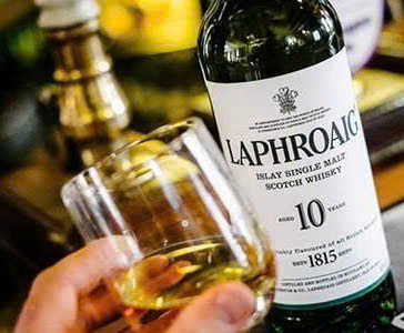 Chuan-vi-voi-laphroaig-10-YO
