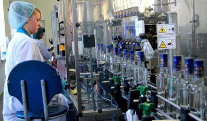 Dong-chai-Vodka-Ca-Sau-Xanh