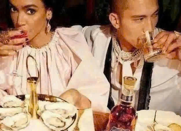 Dung-chan-vi-nhat-voi-chivas-18-mau-moi