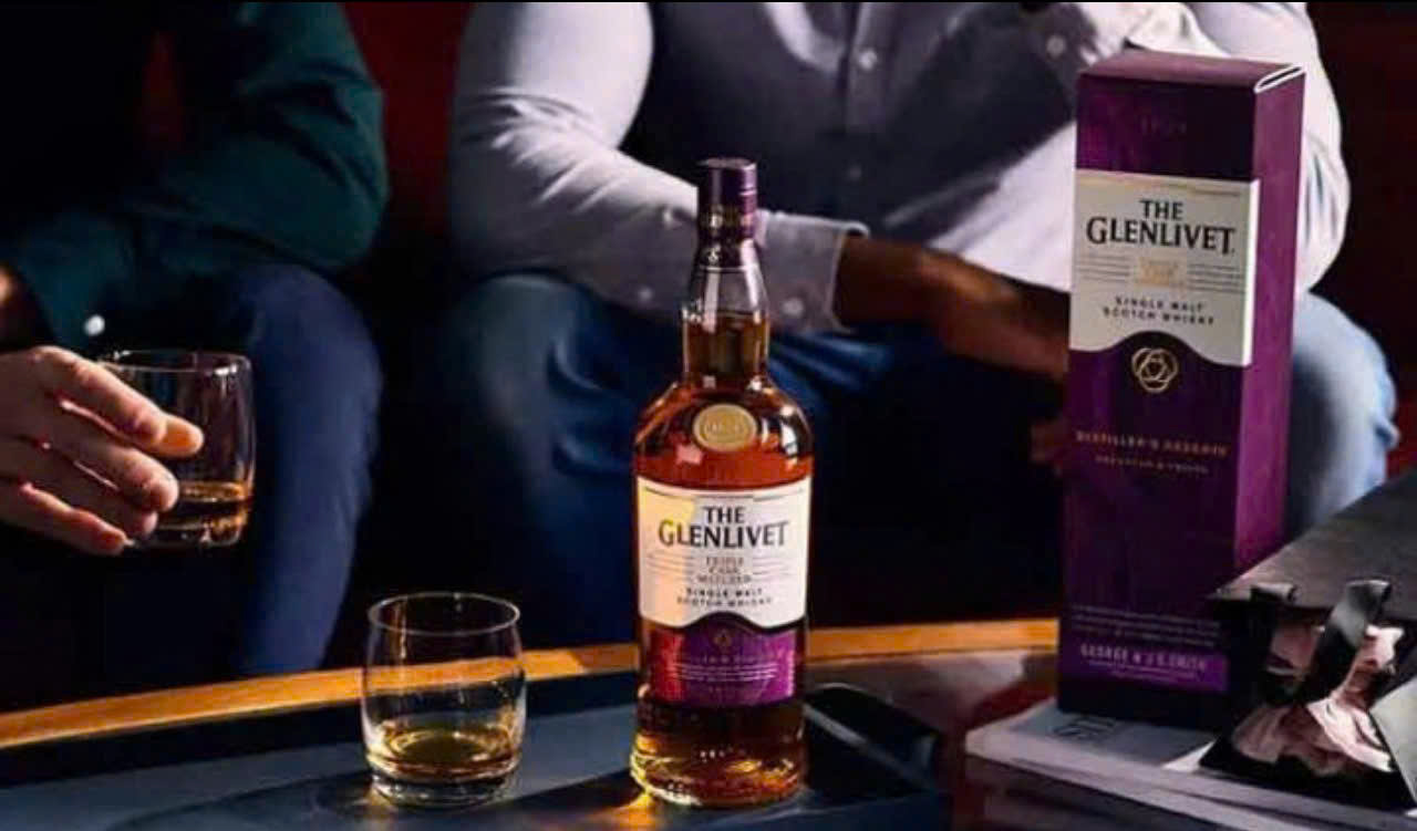 Dung-chuan-vi-voi-Glenlivet-Triple-Cask-gia-re