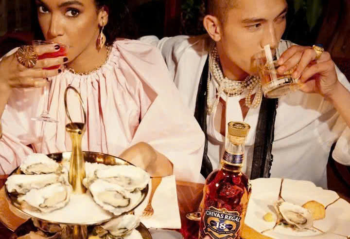 Dung-chuan-vi-voi-chivas-18-moi-700ml