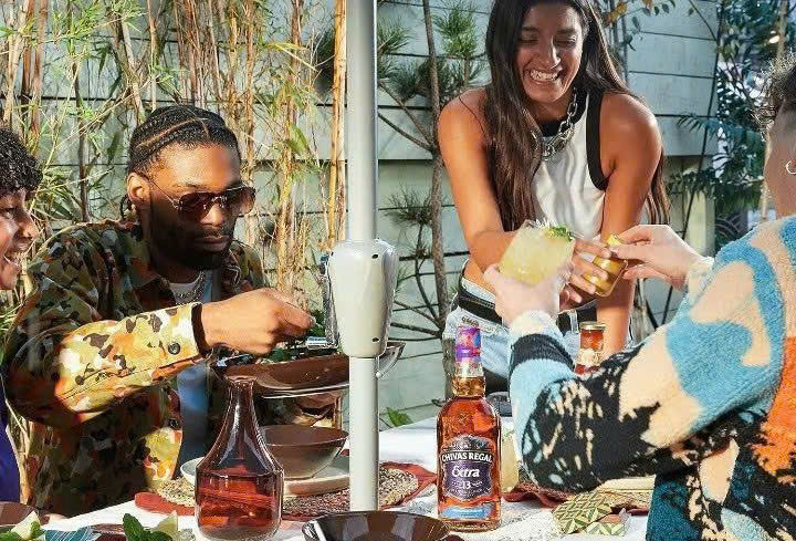 Dung-dieu-Chivas-Extra-13-Bourbon-Cask-tim