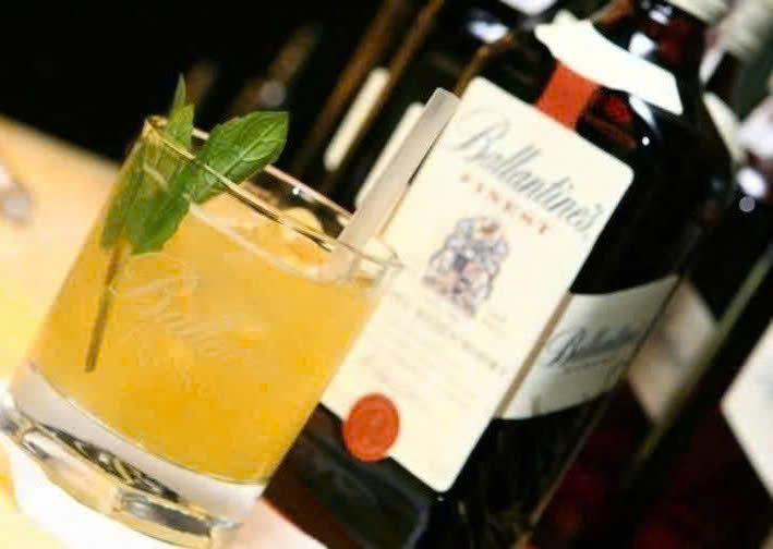 Dung-dieu-voi-Ballantines-Finest-2-lit