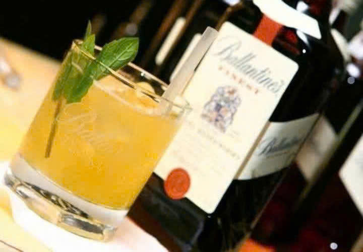Dung-dieu-voi-Ballantines-Finest-2lit-gia-re