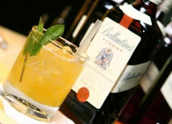 Dung-dieu-voi-Ballantines-Finest-3lit-gia-re-nhat