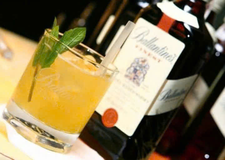 Dung-dieu-voi-Ballantines-Finest-3lit