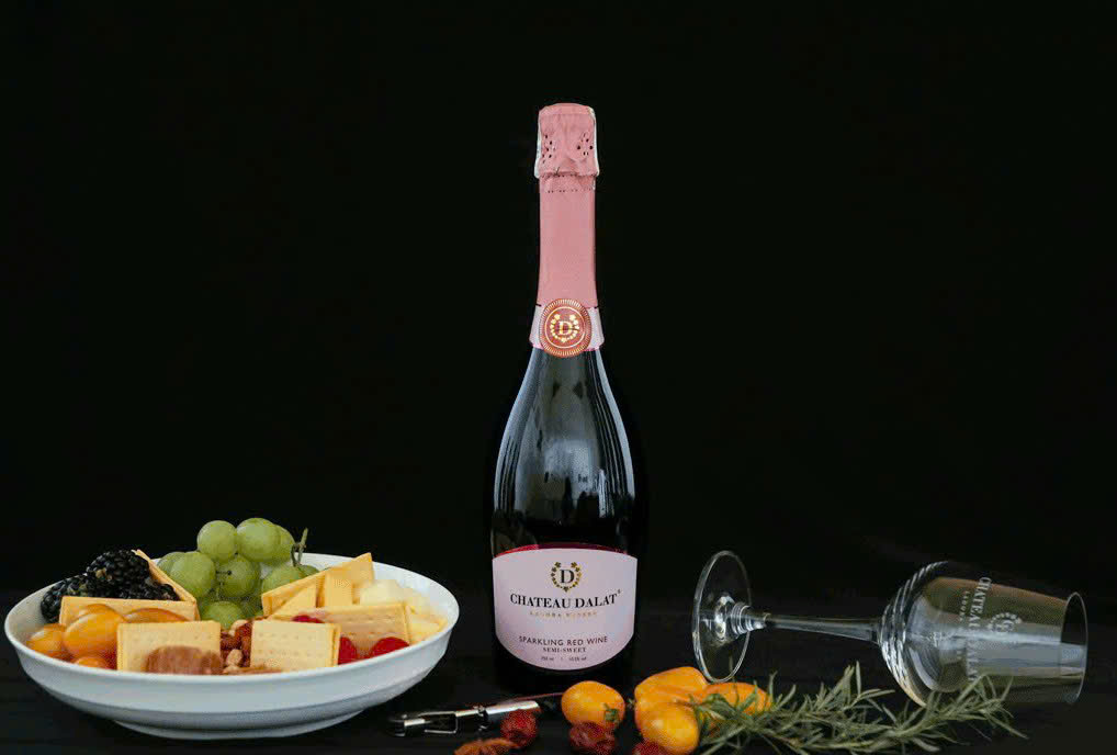 Dung-dieu-voi-Chateau-Dalat-Sparkling-Do