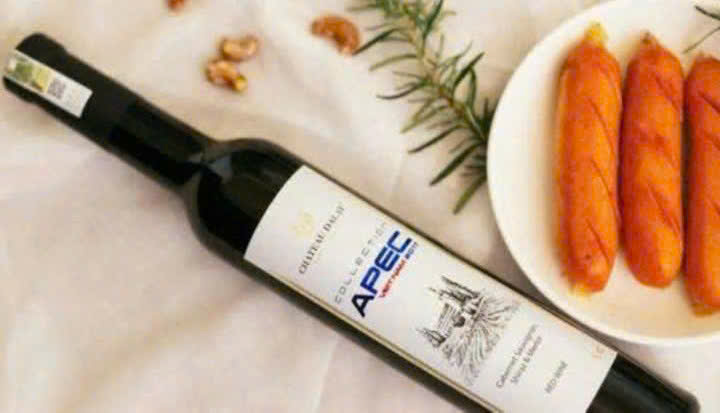 Dung-dieu-voi-Chateau-da-lat-Apec-2017-Red-Wine-375ml