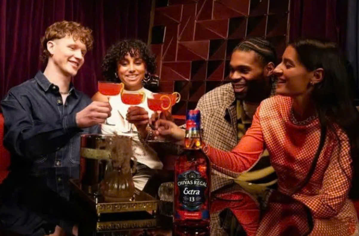 Dung-dieu-voi-Chivas-Extra-13-Xanh-gia-re