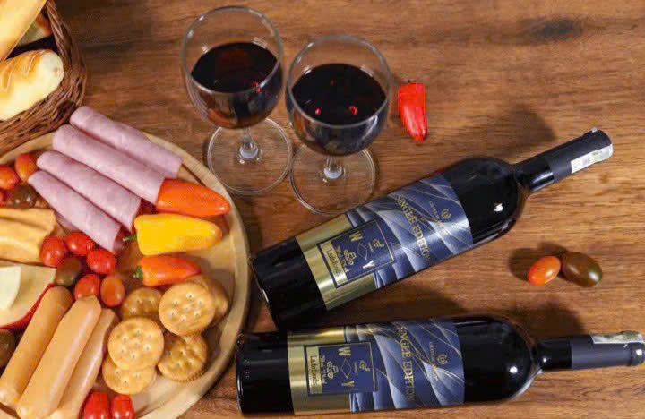 Dung-dieu-voi-Dalat-Single-Edition-Shiraz-cua-LADOFOODS