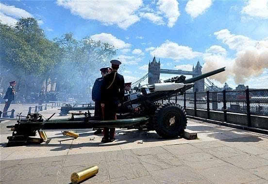 GUNSALUTE-21-nam-gia-re