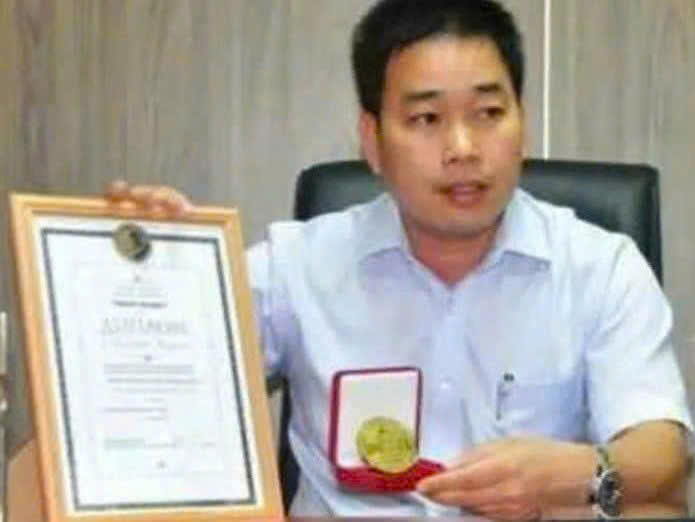 Giai-thuong-Quoc-te-cho-vodka-ca-sau-xanh-50-cl