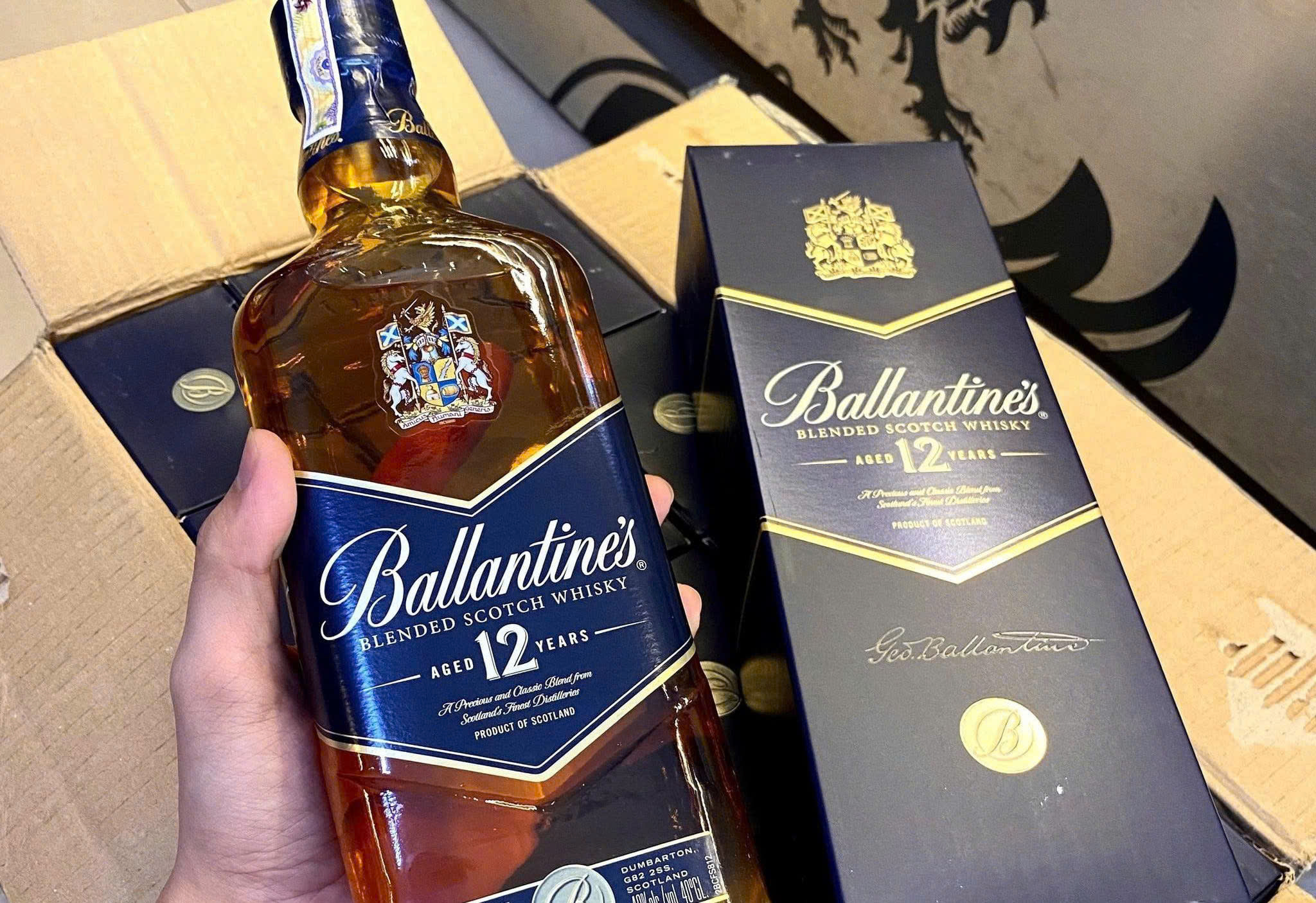 Gioi-thieu-Ballantines-12-YO-Mau-moi-nhat