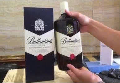 Gioi-thieu-Ballantines-Finest-1-Lit-gia-re-nhat-Ha-Noi