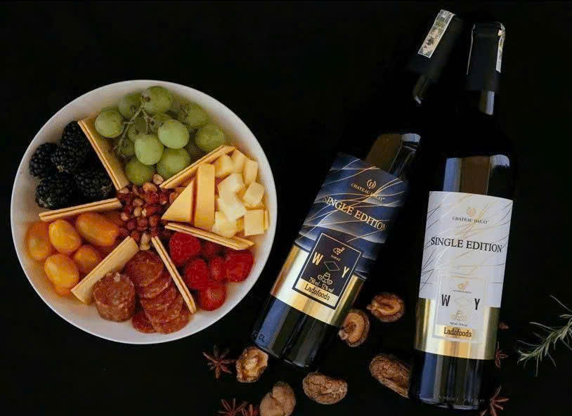 Gioi-thieu-Chateau-Dalat-Single-Edition-Do-va-Trang-cua-ladofoods