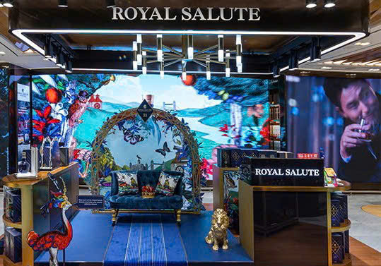 Gioi-thieu-Royal-Salute-Shop-21-va-25