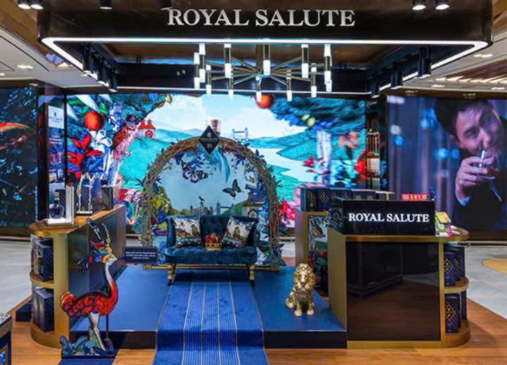Gioi-thieu-Royal-Salute-duty-free-Shop