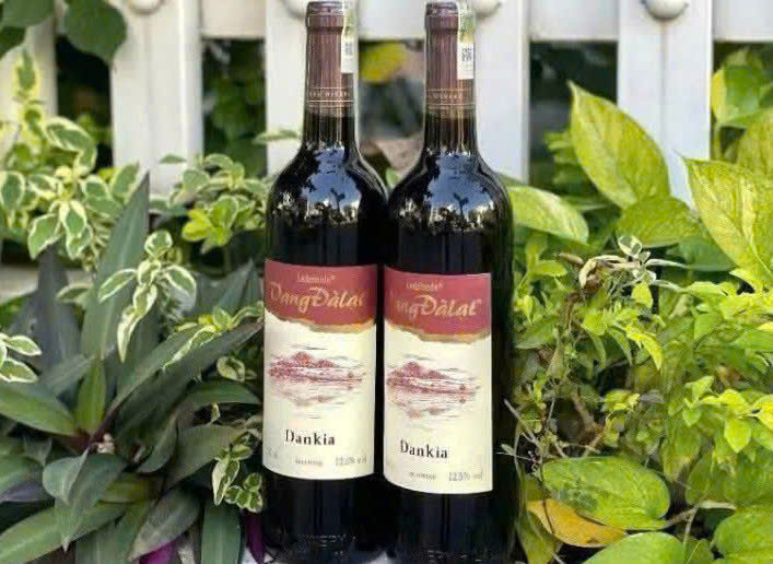 Gioi-thieu-vang-da-lat-Dankia-red-wine-750-ml-3