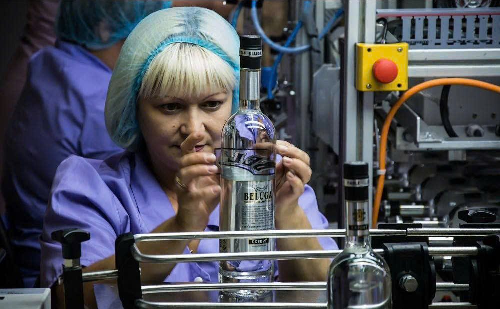Kiem-tra-vodka-beluga-noble-de-dua-ra-thị-truong