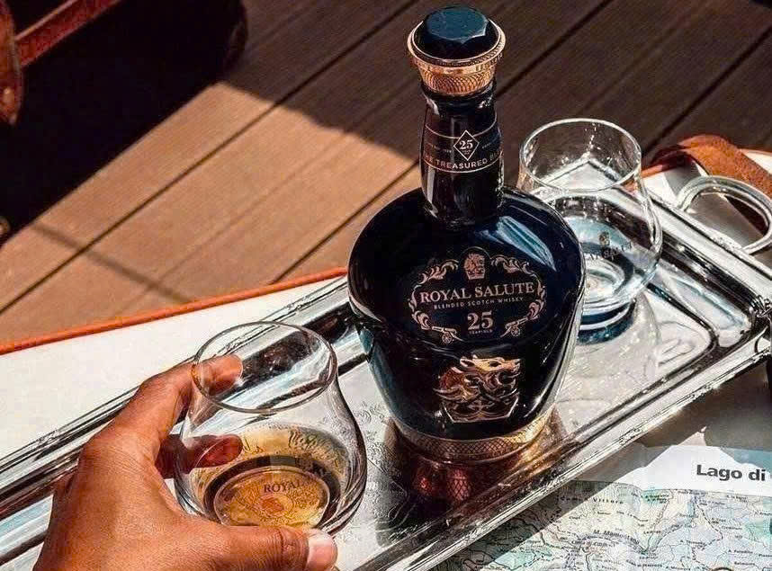 Mot-cach-thuong-thuc-Royal-Salute-Chivas-25