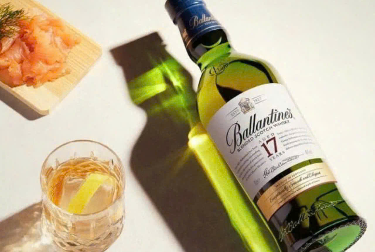 Mot-cach-thuong-thuc-ballantines-17-nam-tuoi