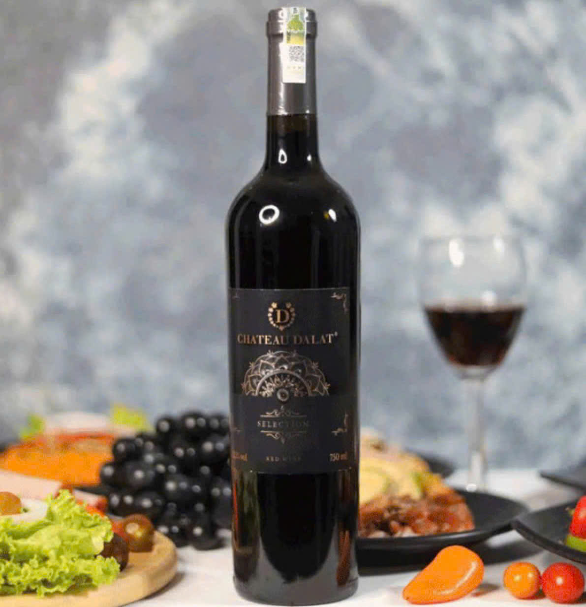 Mot-cach-thuong-thuc-chateau-dalat-Selection-750ml-ladofoods