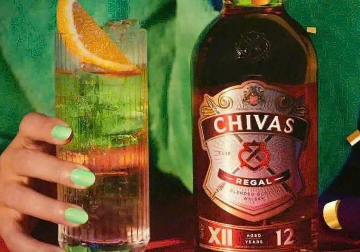 Mot-cach-thuong-thuc-chivas-12-nam-70-cl