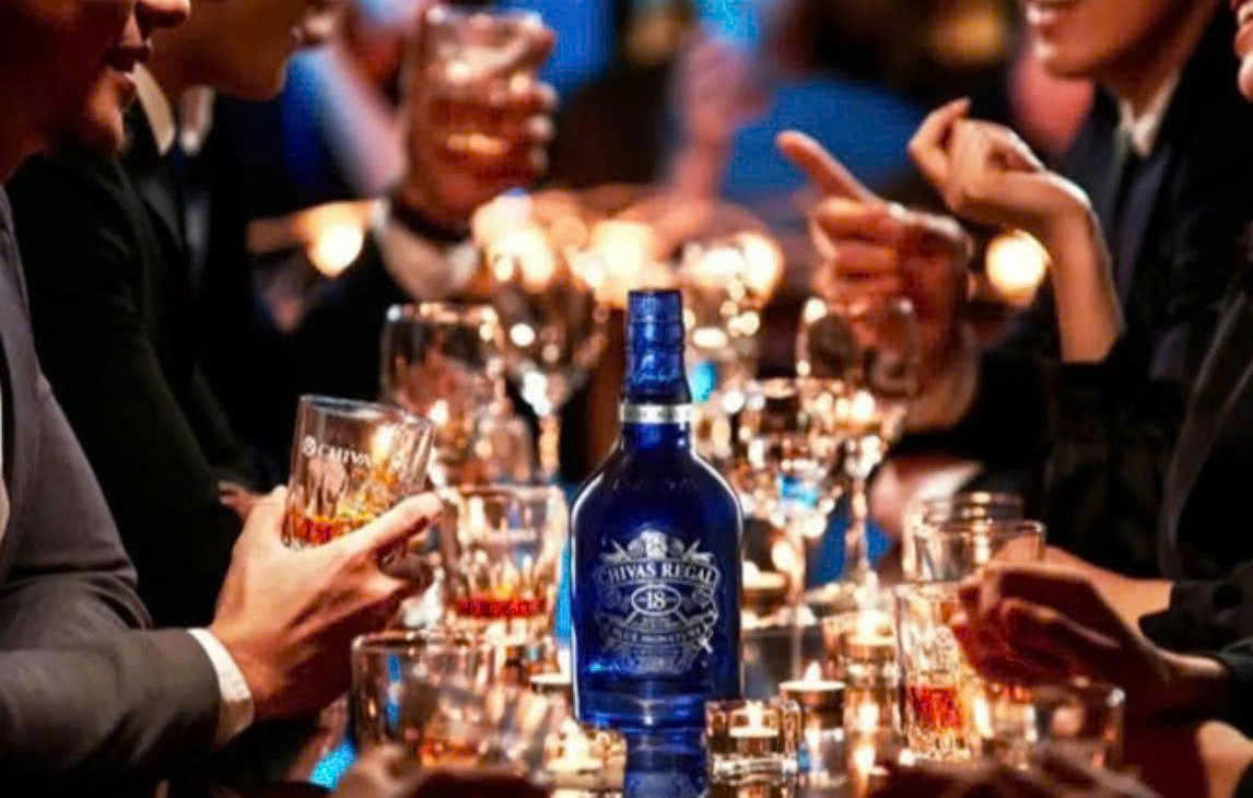 Mot-cach-thuong-thuc-chivas-18-blue-70-cl