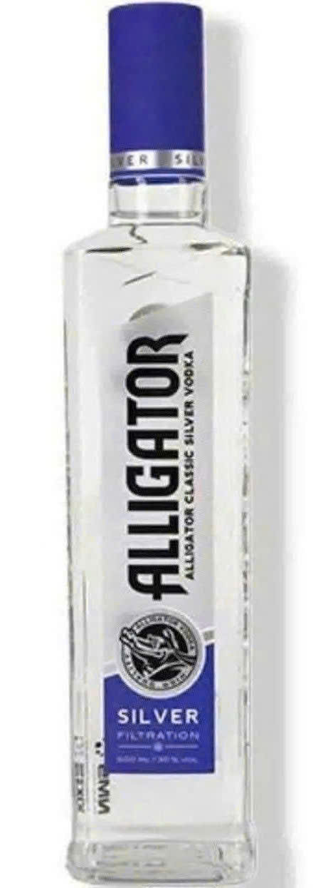 Mua-ban-Vodka-Ca-Sau-Xanh-NGA-500-ml