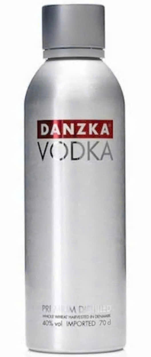 Mua-ban-Vodka-Danzka-o-dau-gia-re