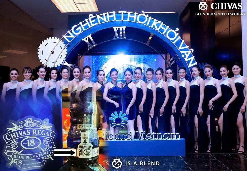 Nhan-biet-Chivas-18-xanh-qua-ma-QR