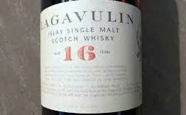 Nhan-hieu-Whisky-khoi-Lagavulin-16-YO-700ml