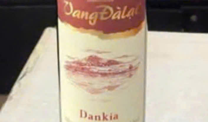 Nhan-hieu-vang-dl-Dankia-Red-Wine-750ml-4