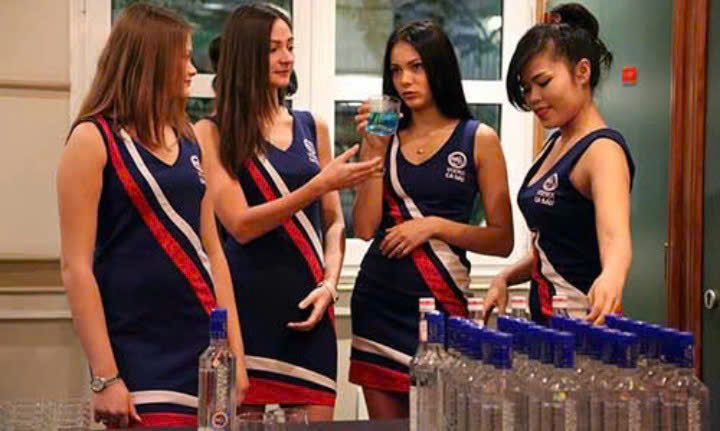 PG-nga-quang-cao-ruou-vodka-ca-sau-XANH