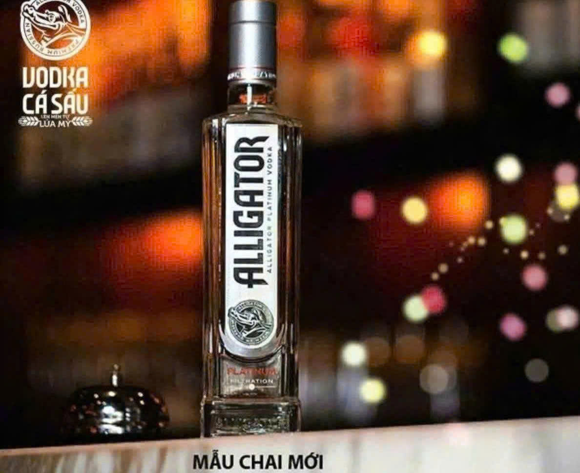 Ra-mat-Vodka-Ca-Sau-Den-500ml-tai-Viet-Nam