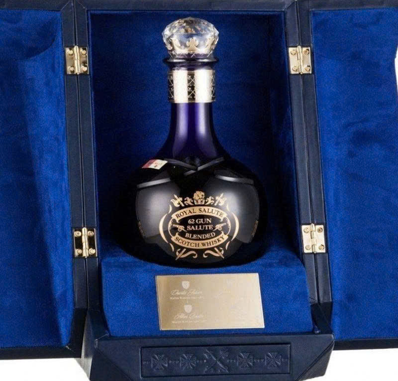 Ruou-Chivas-62-khi-mo-hop