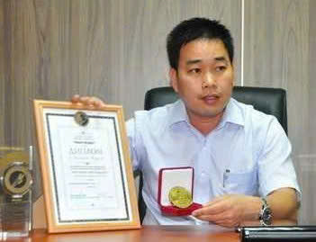 Ruou-Vodka ca-sau-xanh-va-huy-chuong-vang-quoc-te