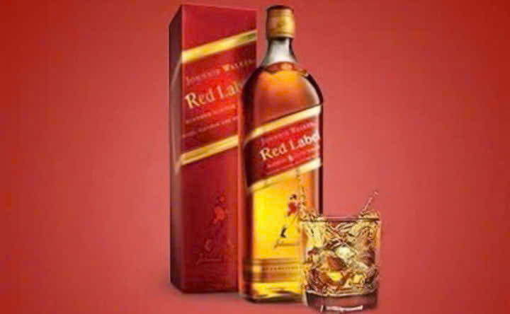 Ruou-johnnie-walker-red-750ml-uong-voi-da-vien