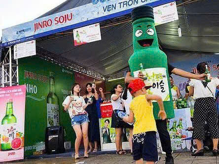 Soju jinro-trong-le-am-thuc-Han-Quoc-tai-viet-nam