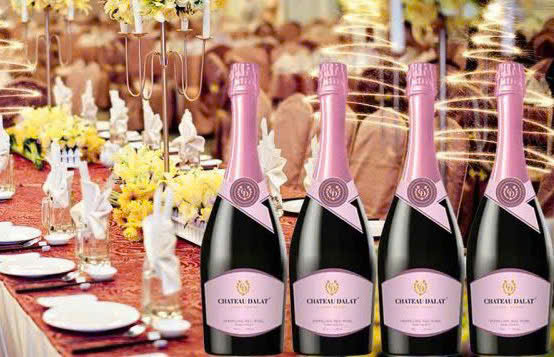 Su-dung-Vang-dalat-sparkling-do-cho-tiec-cuoi