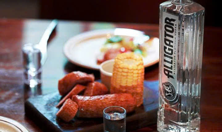 Thuong-Thuc-vodka-ca-sau-ĐEN-500-ml-dung-dieu